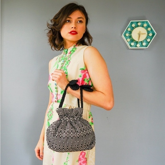 Beautiful Woven Drawstring Lined Bag Cream & Black Diagonal Stripes with Tassles - Picture 8 of 8